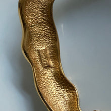 Charger l'image dans la galerie, Sublime et iconique collier vintage serpent doré signé YSL
