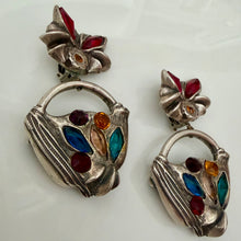 Charger l'image dans la galerie, Grosses boucles vintage couture oversized en résine argentée par Kalinger