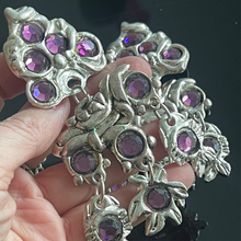 Charger l'image dans la galerie, Rares et sublimes boucles clips oversize en résine argentée signées Kalinger