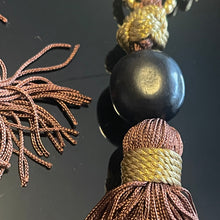 Charger l'image dans la galerie, Rare et beau collier sautoir en passementerie signé YSL