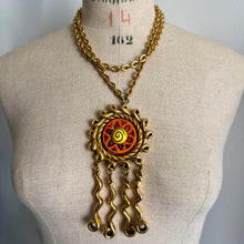 Charger l'image dans la galerie, Spectaculaire collier motif soleil en résine dorée et colorée signées TMB, circa 90s