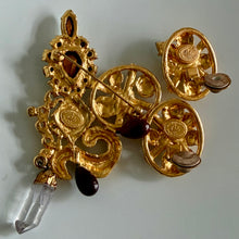 Load image into Gallery viewer, Sublime et rare parure signée Christian Lacroix métal doré, perles de verre, cristal, émail et cristal de roche