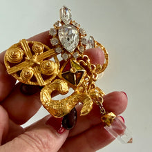 Load image into Gallery viewer, Sublime et rare parure signée Christian Lacroix métal doré, perles de verre, cristal, émail et cristal de roche