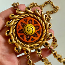 Charger l'image dans la galerie, Spectaculaire collier motif soleil en résine dorée et colorée signées TMB, circa 90s