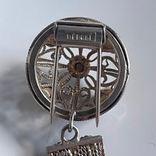 Charger l'image dans la galerie, Belle et rare broche ancienne par Roger Jean-Pierre