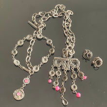 Charger l'image dans la galerie, Henry, très belle parure en métal argenté, perles et cabochons de verre rose