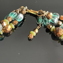 Charger l'image dans la galerie, Sublime collier triple rang en perles de verre de couleur époque années 50
