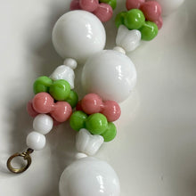 Charger l'image dans la galerie, Jolie parure collier et boucles d’oreilles en verre Louis Rousselet