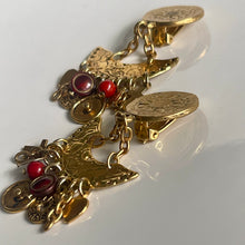 Charger l'image dans la galerie, Belles boucles clips vintage pendantes avec charms signées Sapho, Paris