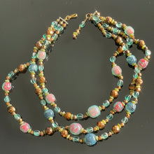 Charger l'image dans la galerie, Sublime collier triple rang en perles de verre de couleur époque années 50