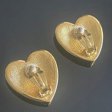 Charger l'image dans la galerie, Belles et rares boucles clips cœurs avec pierres bleues et blanches signées Yves Saint Laurent