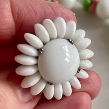 Charger l'image dans la galerie, Jolie parure collier et boucles d’oreilles en verre Louis Rousselet