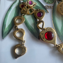 Charger l'image dans la galerie, Rare et sublime parure vintage collier + boucles d’oreilles pendantes cœurs YSL par Goossens
