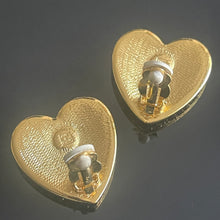 Charger l'image dans la galerie, Belles et rares boucles clips cœurs avec pierres bleues et blanches signées Yves Saint Laurent