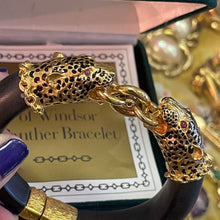 Charger l'image dans la galerie, The Duchess of Windsor Bracelet par Franklin Mint Limited