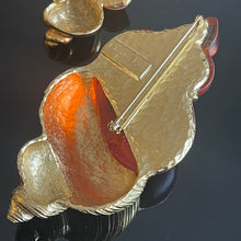 Charger l'image dans la galerie, Belle et rare parure Christian Dior par Goossens, modèle coquillages en résine orange