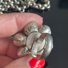 Charger l'image dans la galerie, Parure collier + bague en métal argenté et pierres de couleur signée Alexis Lahellec