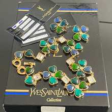 Charger l'image dans la galerie, Sublime parure vintage couture YSL par Goossens Trefles à quatre feuilles résine et strass