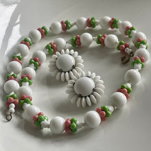 Charger l'image dans la galerie, Jolie parure collier et boucles d’oreilles en verre Louis Rousselet