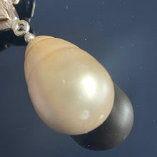 Charger l'image dans la galerie, Belle et rare grande broche cœur YSL par Goossens avec perle poire en pendant