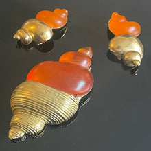 Charger l'image dans la galerie, Belle et rare parure Christian Dior par Goossens, modèle coquillages en résine orange