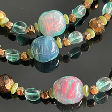 Charger l'image dans la galerie, Sublime collier triple rang en perles de verre de couleur époque années 50