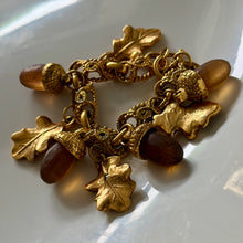 Load image into Gallery viewer, Beau et rare bracelet vintage couture motif glands et feuilles de chêne signé Kalinger