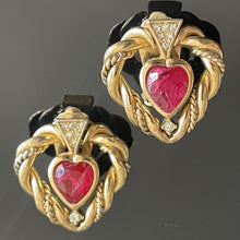 Charger l'image dans la galerie, Belles boucles anciennes avec cœurs pierres roses signées Christian Dior