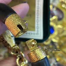 Charger l'image dans la galerie, The Duchess of Windsor Bracelet par Franklin Mint Limited