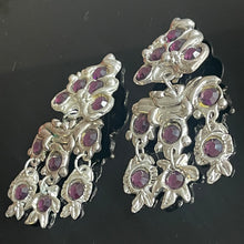 Charger l'image dans la galerie, Rares et sublimes boucles clips oversize en résine argentée signées Kalinger