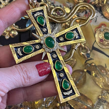 Charger l'image dans la galerie, Sublime et grande croix vintage pendentif signée D’Orlan