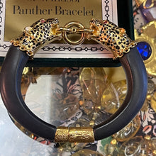 Charger l'image dans la galerie, The Duchess of Windsor Bracelet par Franklin Mint Limited