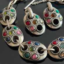 Charger l'image dans la galerie, Rare set vintage couture en résine métallisée argentée avec pierres de couleur signé Kalinger
