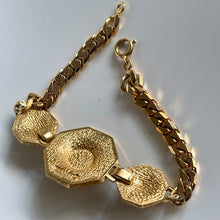 Charger l'image dans la galerie, Sublime et rare set Carven métal doré, pierres blanches et cabochons de verre rouge