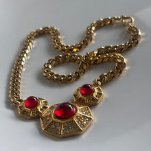 Charger l'image dans la galerie, Sublime et rare set Carven métal doré, pierres blanches et cabochons de verre rouge