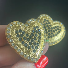 Charger l'image dans la galerie, Belles et rares boucles clips cœurs avec pierres bleues et blanches signées Yves Saint Laurent