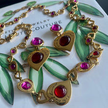 Charger l'image dans la galerie, Rare et sublime parure vintage collier + boucles d’oreilles pendantes cœurs YSL par Goossens