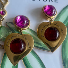 Charger l'image dans la galerie, Rare et sublime parure vintage collier + boucles d’oreilles pendantes cœurs YSL par Goossens