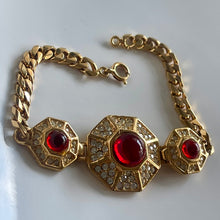 Charger l'image dans la galerie, Sublime et rare set Carven métal doré, pierres blanches et cabochons de verre rouge