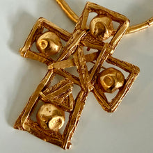 Charger l'image dans la galerie, Sublime collier croix vintage couture en métal doré signé Christian Lacroix