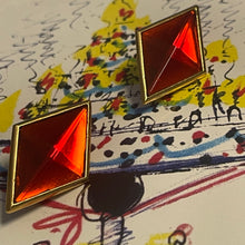 Charger l'image dans la galerie, YSL, Belles boucles losanges en métal doré et résine rouge