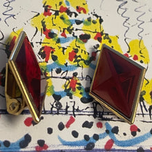 Charger l'image dans la galerie, YSL, Belles boucles losanges en métal doré et résine rouge