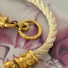 Charger l'image dans la galerie, Joli collier vintage avec perles en métal doré et boule en céramique émaillée