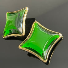 Charger l'image dans la galerie, YSL, clips vintage carreaux en résine verte