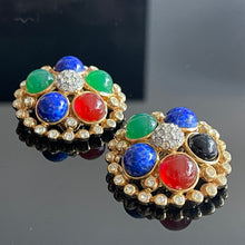 Charger l'image dans la galerie, Les Bernard, belles boucles clips vintage couture avec cabochons de verre de couleur