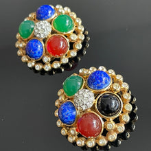Charger l'image dans la galerie, Les Bernard, belles boucles clips vintage couture avec cabochons de verre de couleur