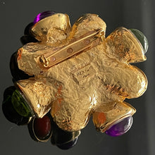 Charger l&#39;image dans la galerie, Jacky de G, sublime grande broche vintage en résine dorée et cabochons de couleur
