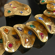Charger l'image dans la galerie, YSL par Goossens, sublime parure en métal doré avec pierres de couleur