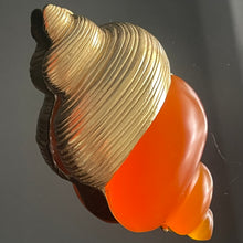 Charger l'image dans la galerie, Christian Dior, belle grosse broche pendentif vintage coquillage