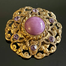 Charger l&#39;image dans la galerie, Jolie broche ancienne en métal doré et pierres violettes, W Germany
